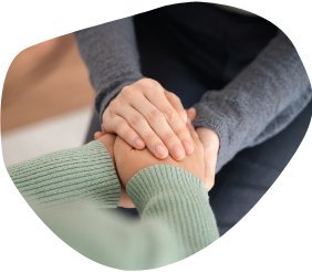 Mains jointes, soutien au patient