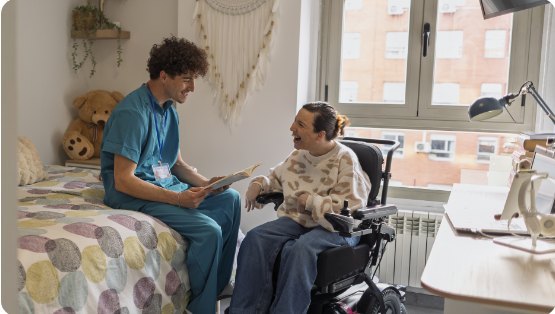 Infirmier coordinateur en visite chez une patiente